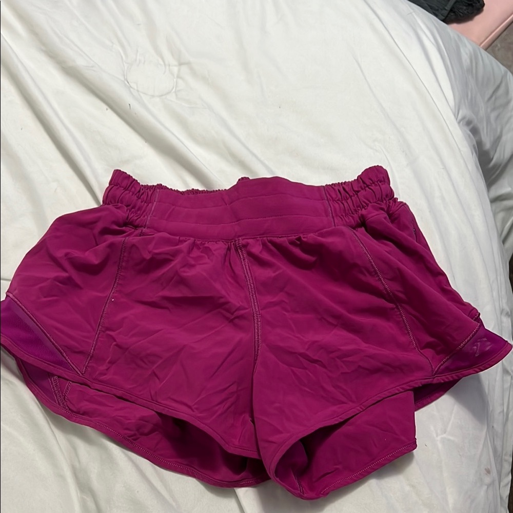 lululemon athletica pink hotty hot 2.5 inch size 4